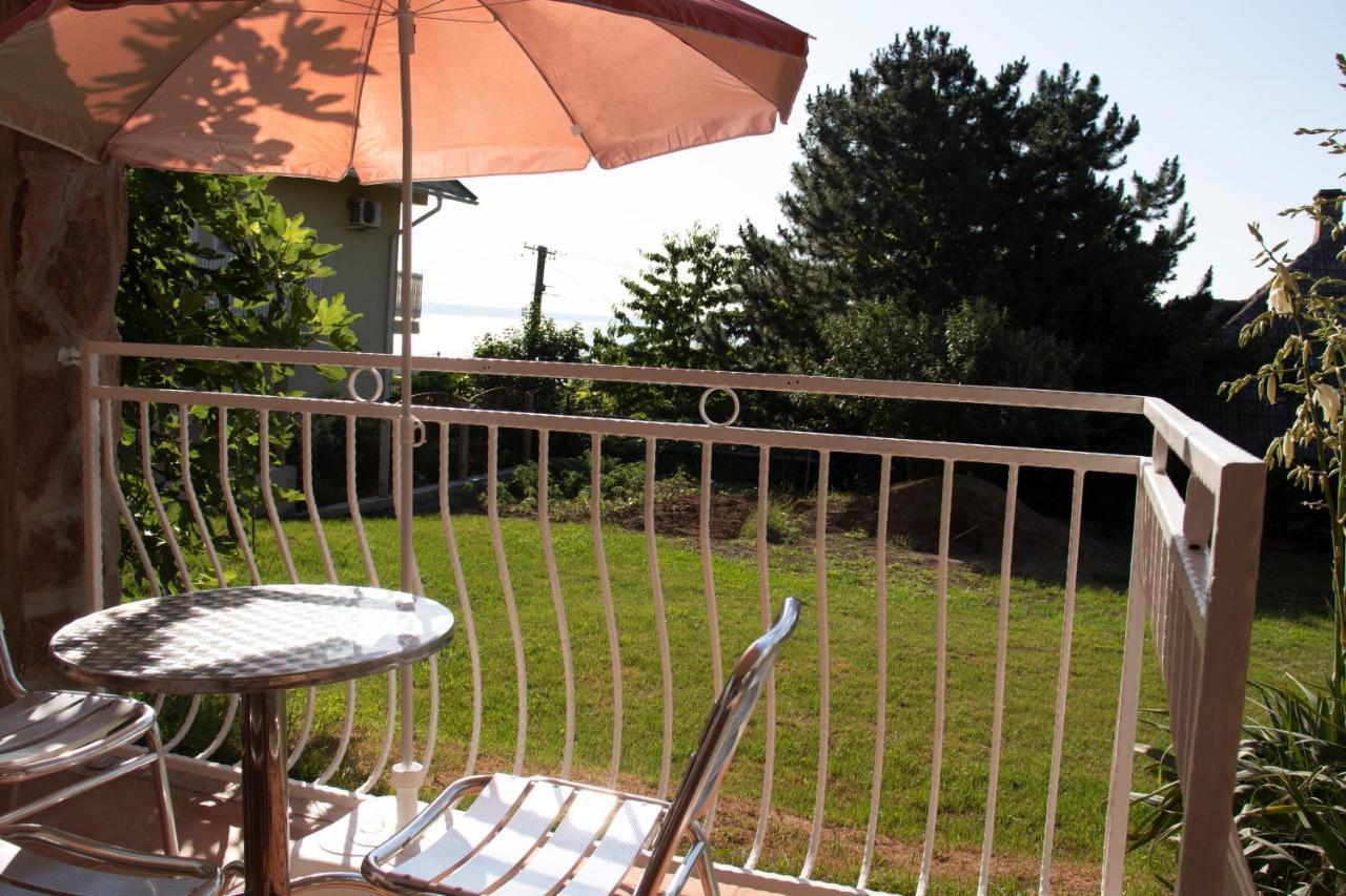 Gyoengyoem Apartman Balatonalmádi Exterior foto