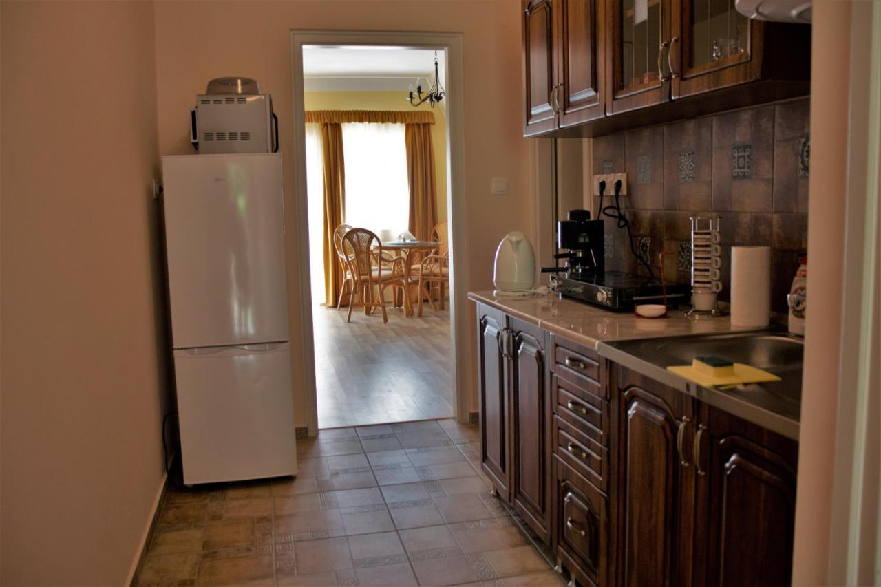 Gyoengyoem Apartman Balatonalmádi Exterior foto