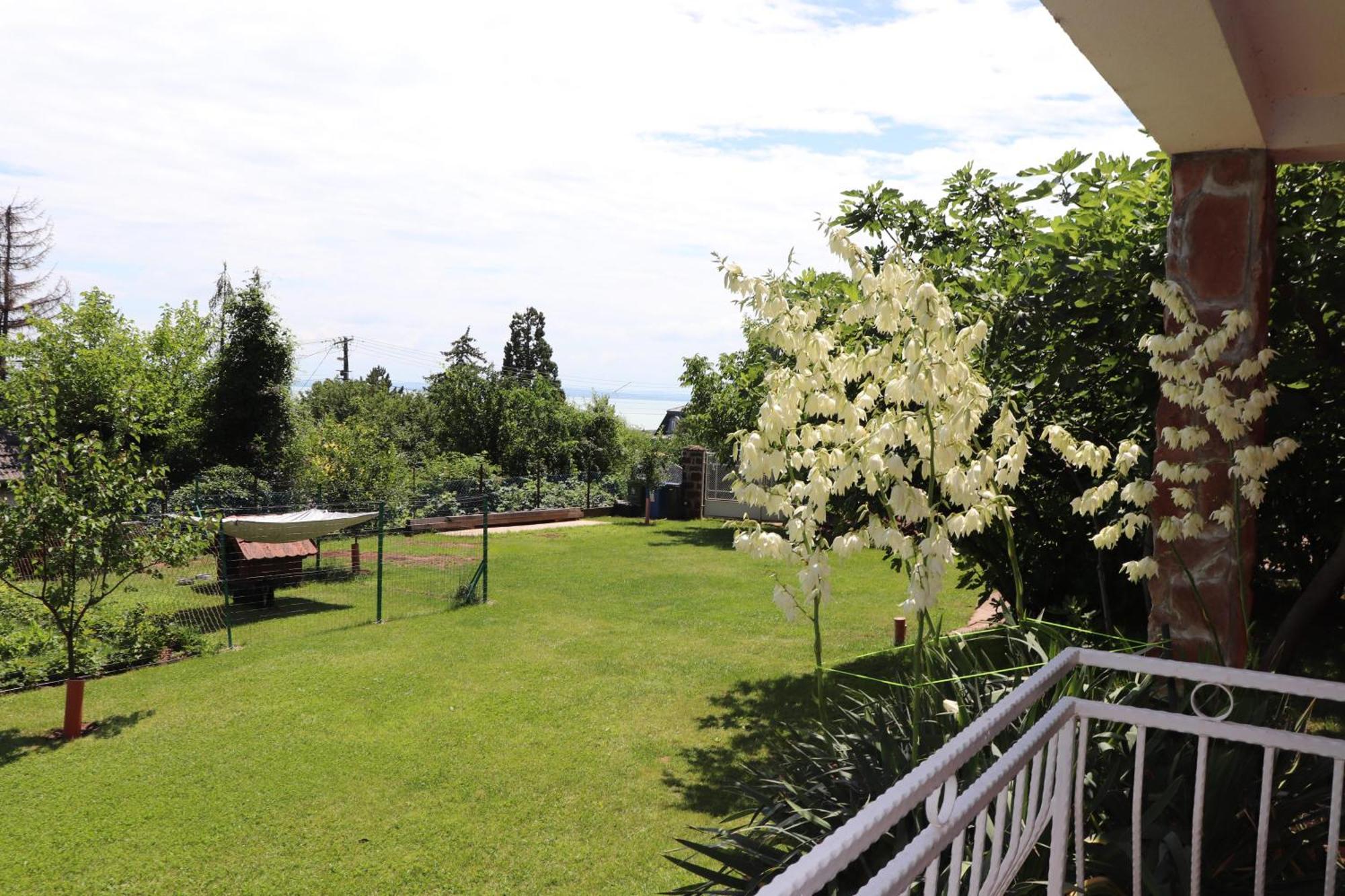 Gyoengyoem Apartman Balatonalmádi Exterior foto